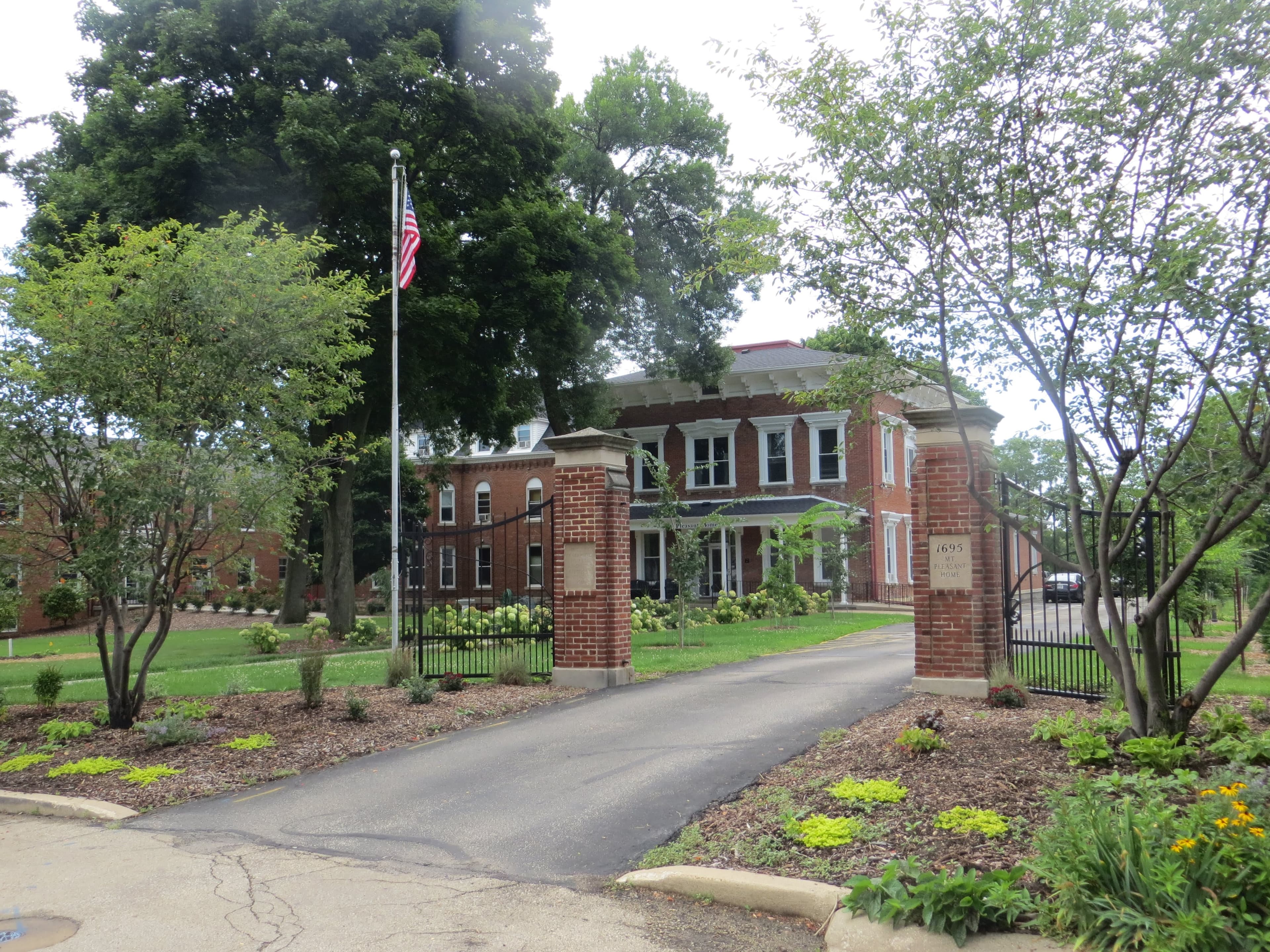 Mount Pleasant Home in Dubuque, IA - Main View