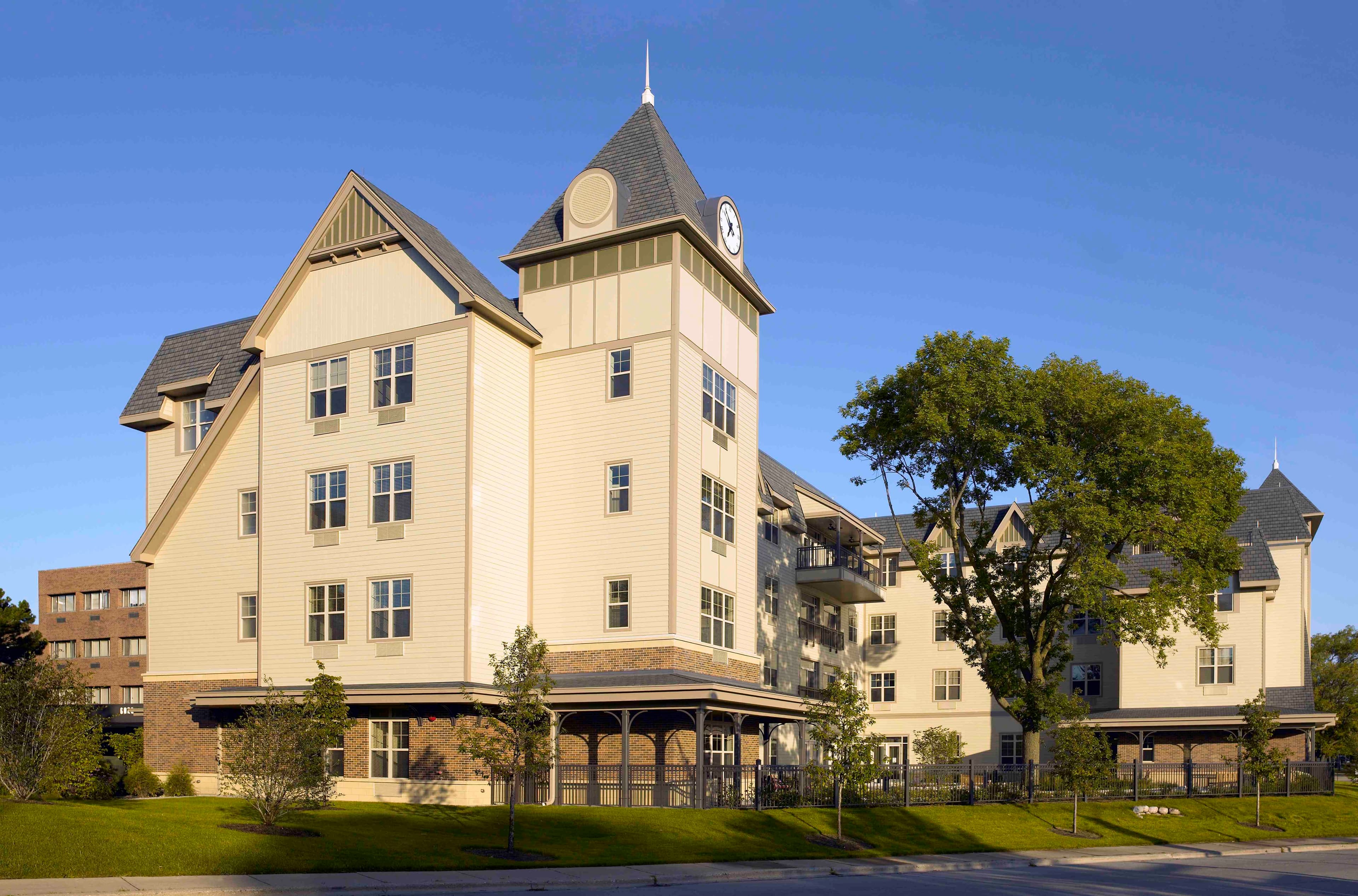 Norwood Crossing in Chicago, IL - Main View