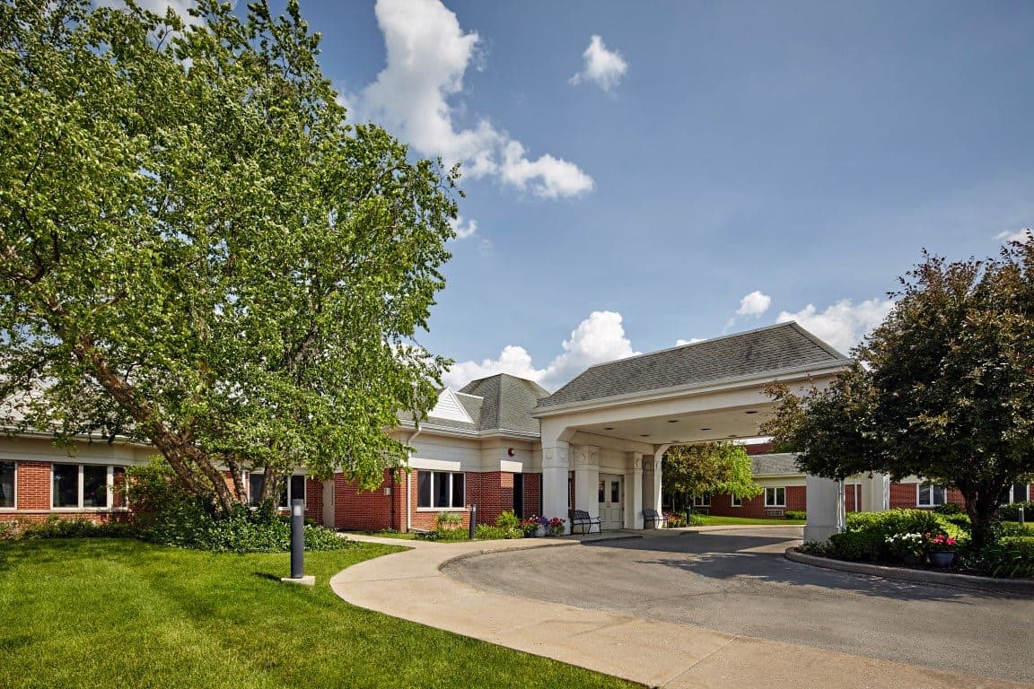 Oak Brook Healthcare Centre in Oak Brook, IL - Main View