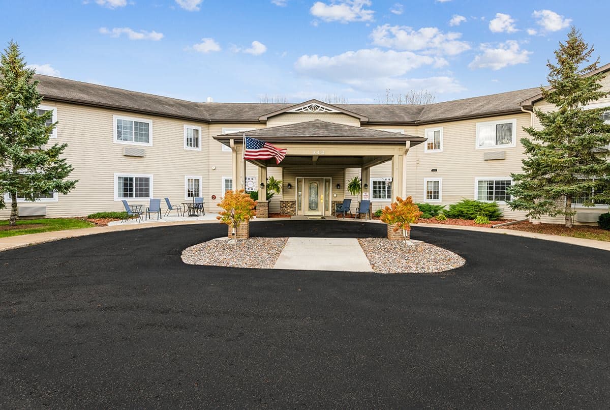 Oak Gardens Place in Altoona, WI - Main View
