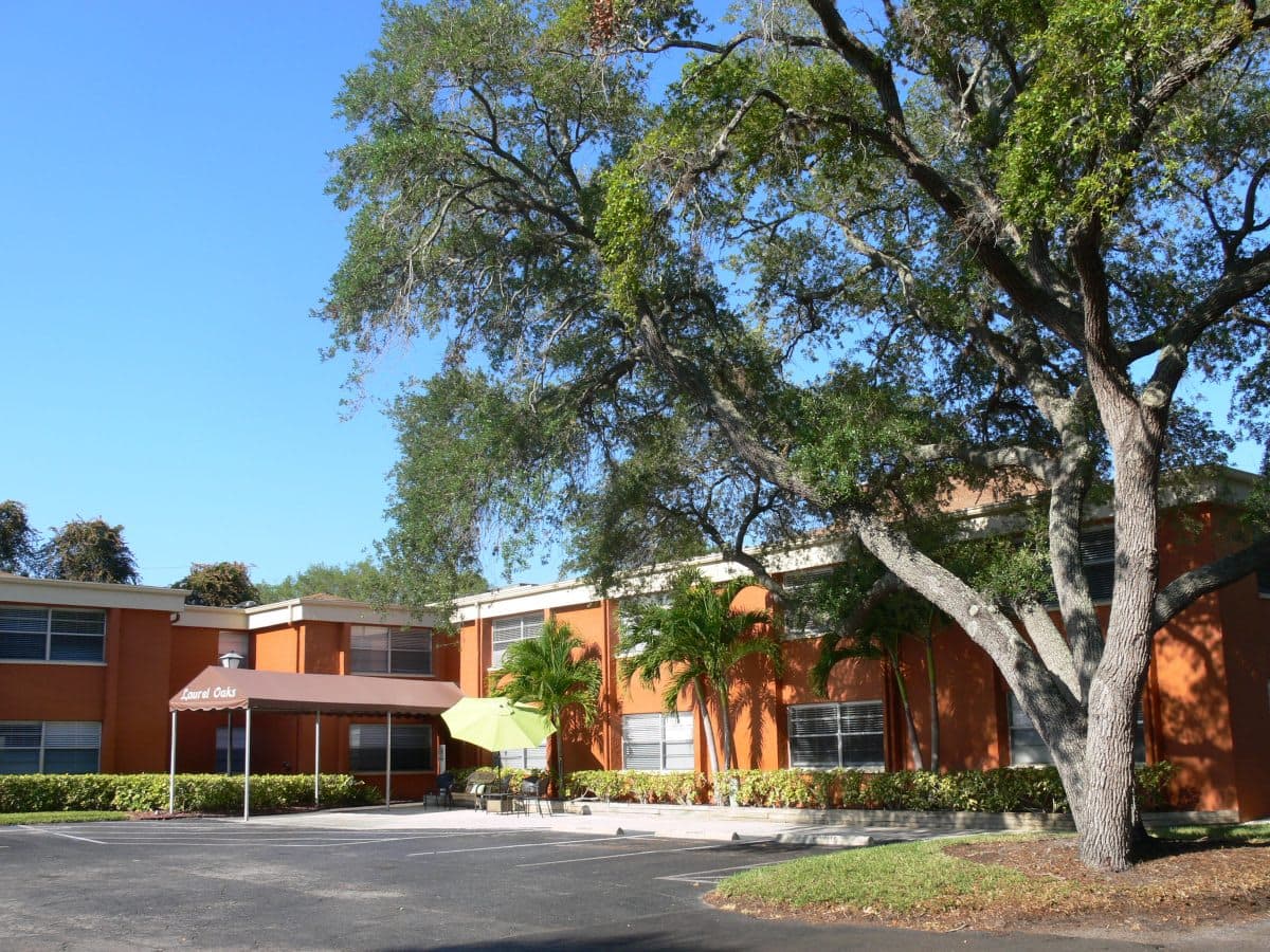 Oak Manor Senior Living Community in Largo, FL - Main View