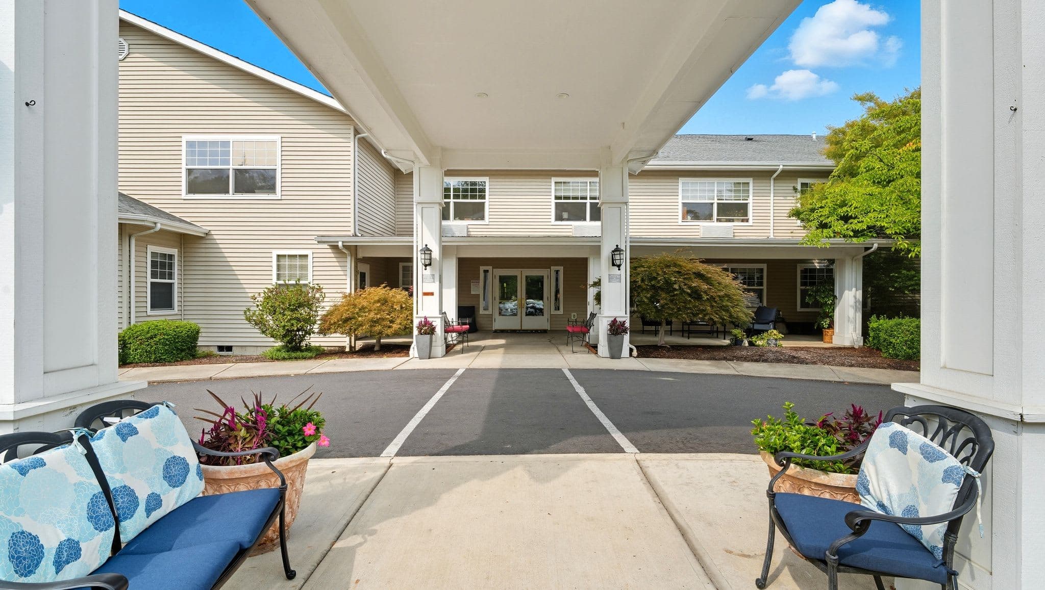 Oak Park Senior Living by Cogir in Roseburg, OR - Main View