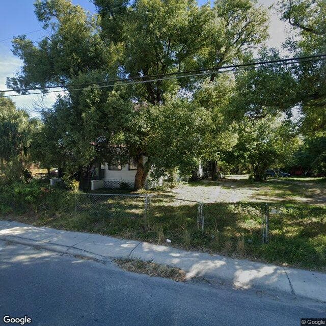 Oakland Manor in Tampa, FL - Main View