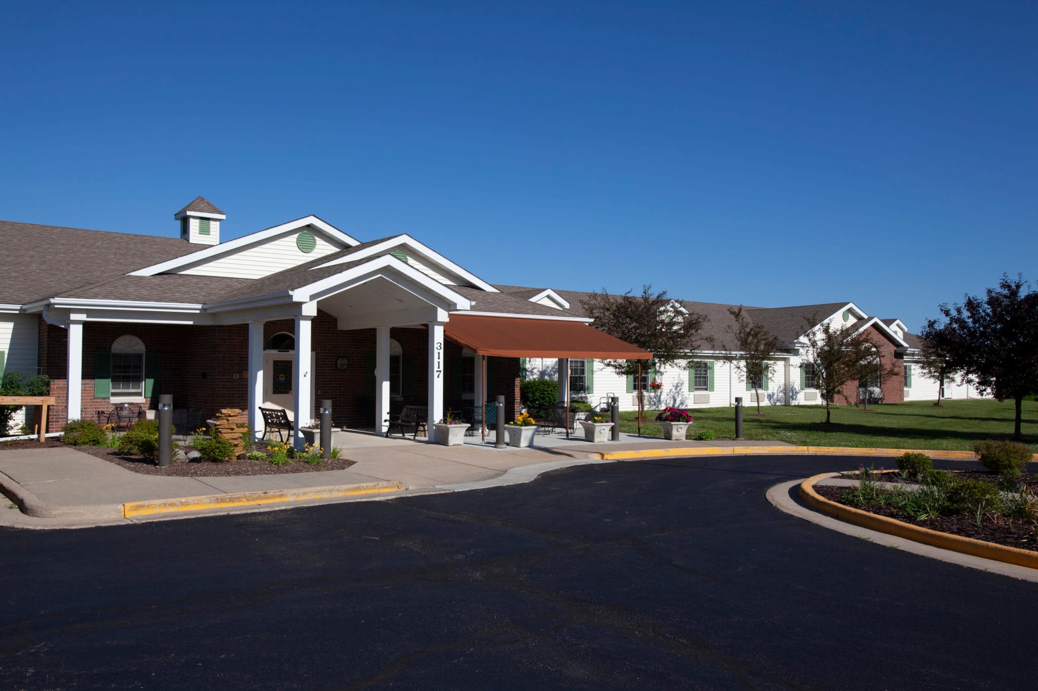Oakley Courts in Freeport, IL - Main View