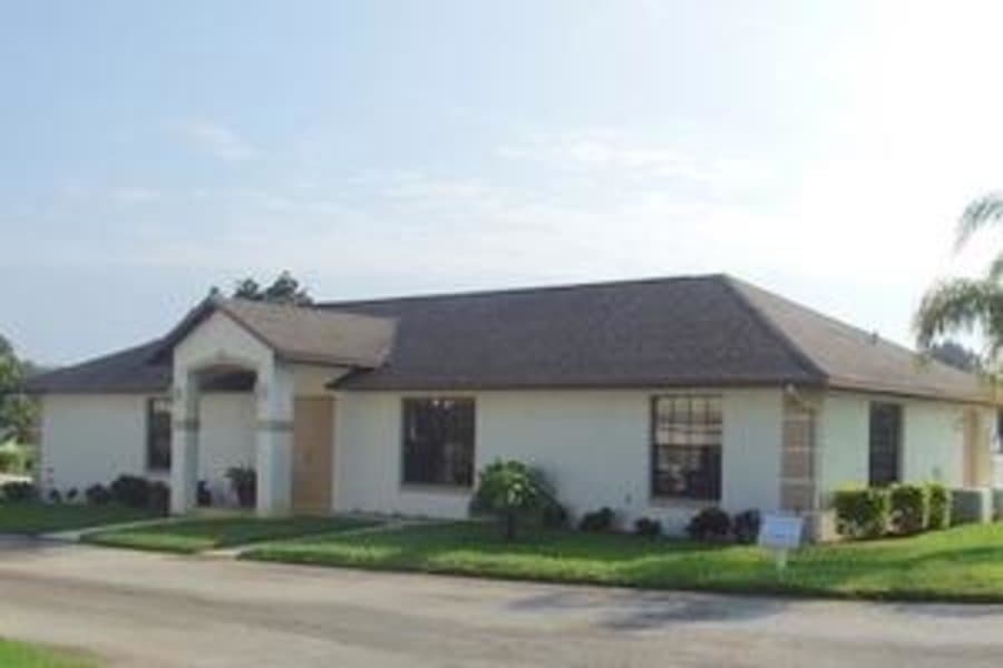 Oaks Village in Avon Park, FL - Main View
