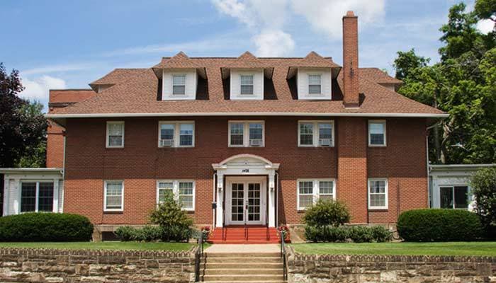 Paisley House in Youngstown, OH - Main View