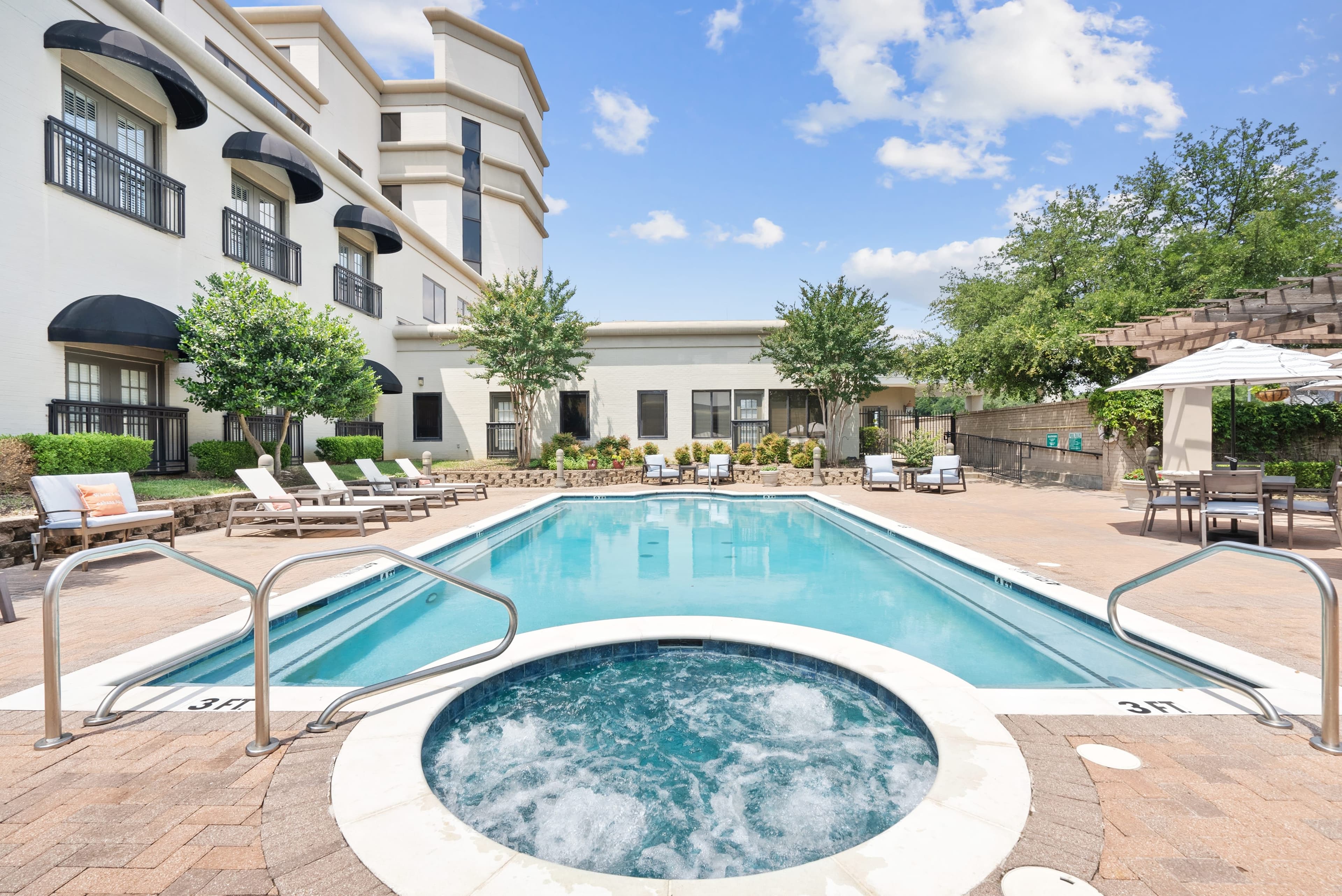 Parc Place in Bedford, TX - Main View