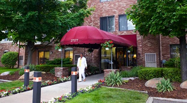 Park House Southfield in Southfield, MI - Main View