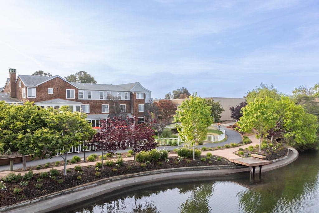 Waters Edge Lodge in Alameda, CA - Main View