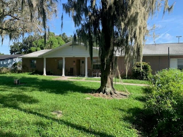 Pinecrest Place - Senior living in Lithia, Florida