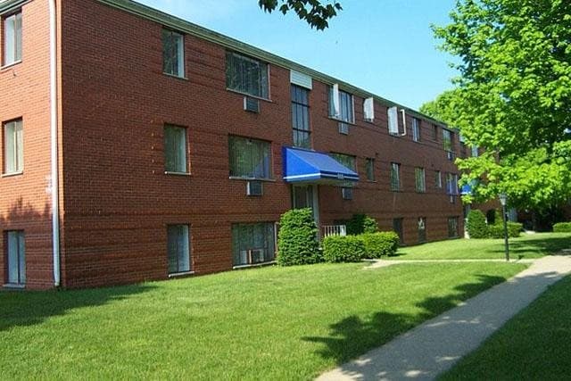 Plaza Garden Apartments in Newark, OH - Main View