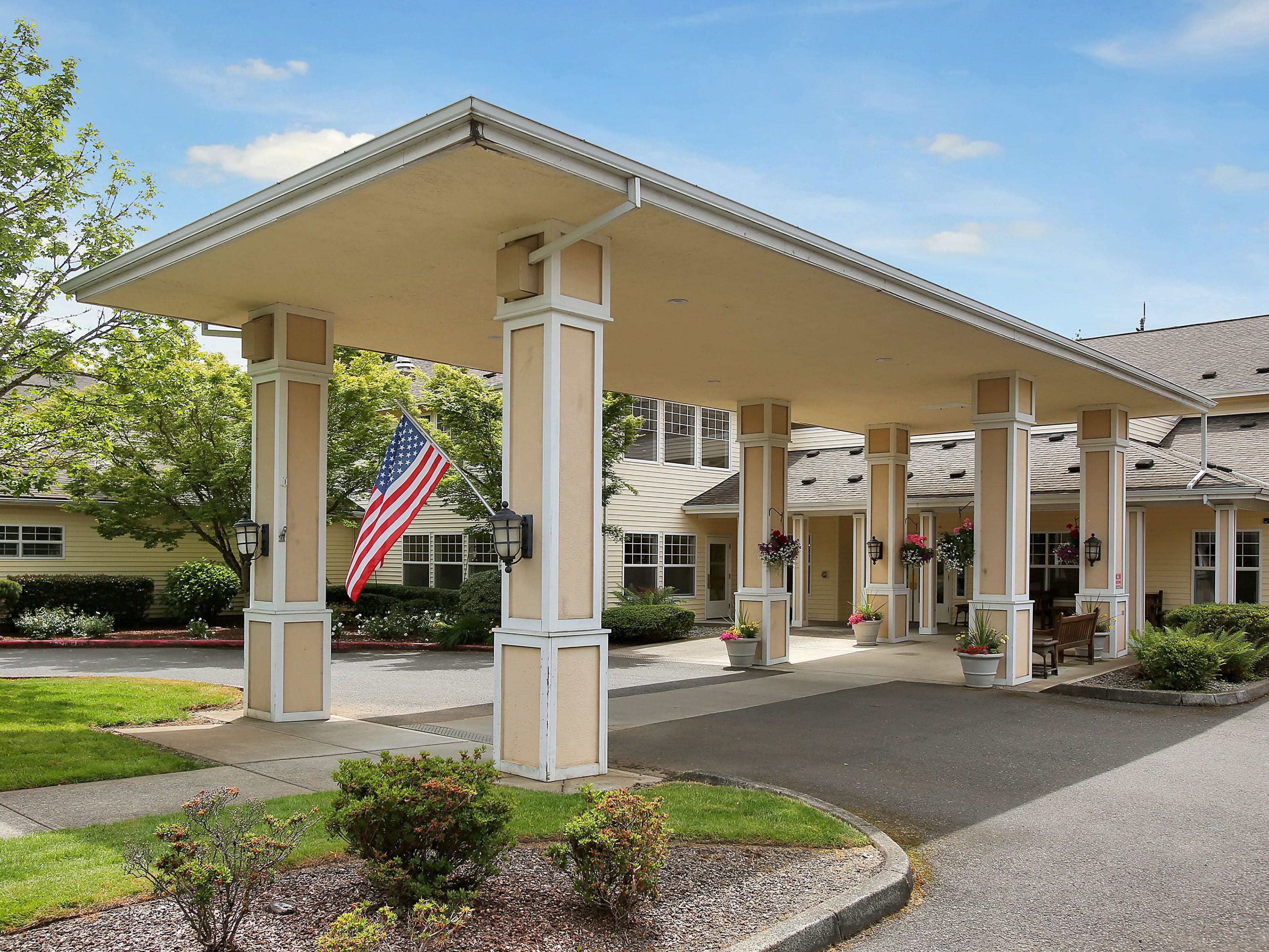 Prestige Senior Living Huntington Terrace in Gresham, OR - Main View