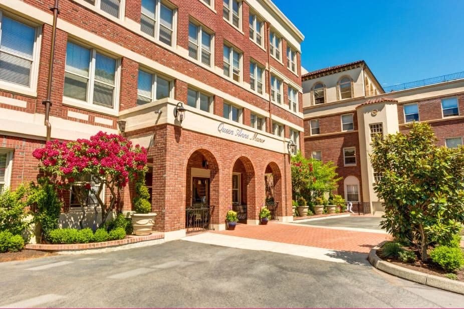 Queen Anne Manor in Seattle, WA - Main View
