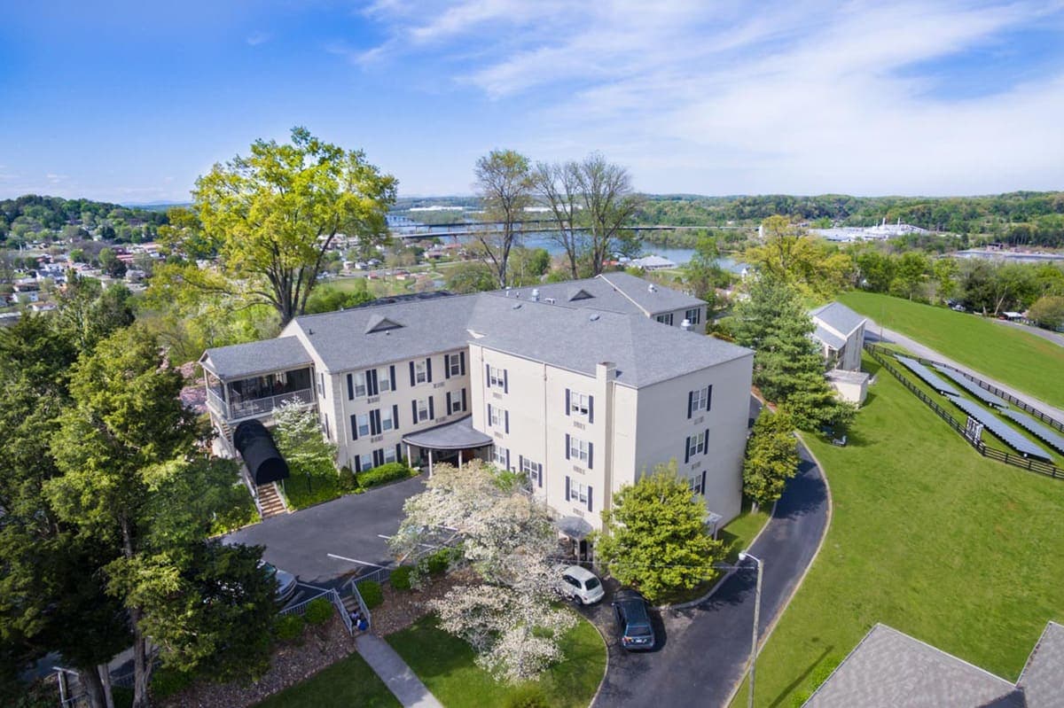 River Oaks Place - Loudon in Loudon, TN - Main View