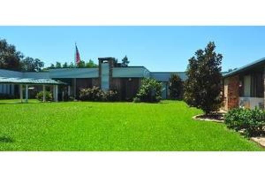 River Oaks Retirement Manor in Lafayette, LA