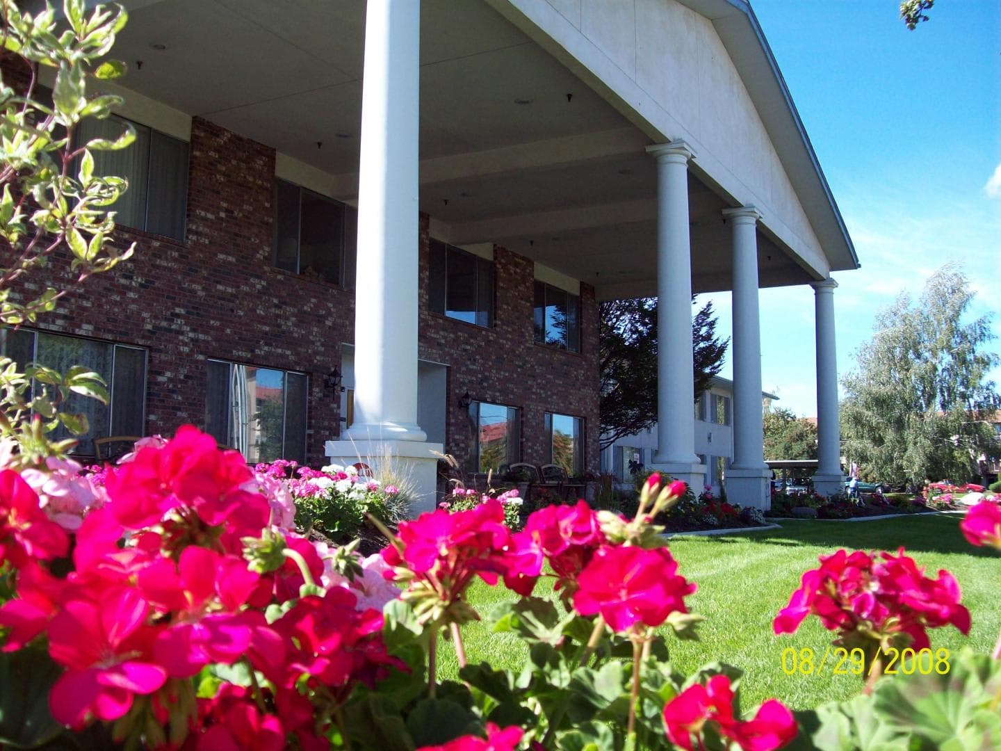 Royal Park Retirement Center in Spokane, WA - Main View