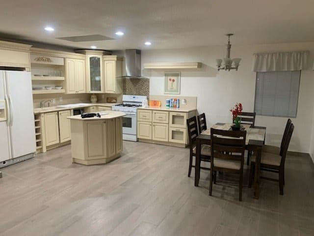 Roza's Care in Placentia, CA - Main View