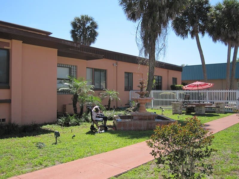 Savannah Manor in Leesburg, FL - Main View