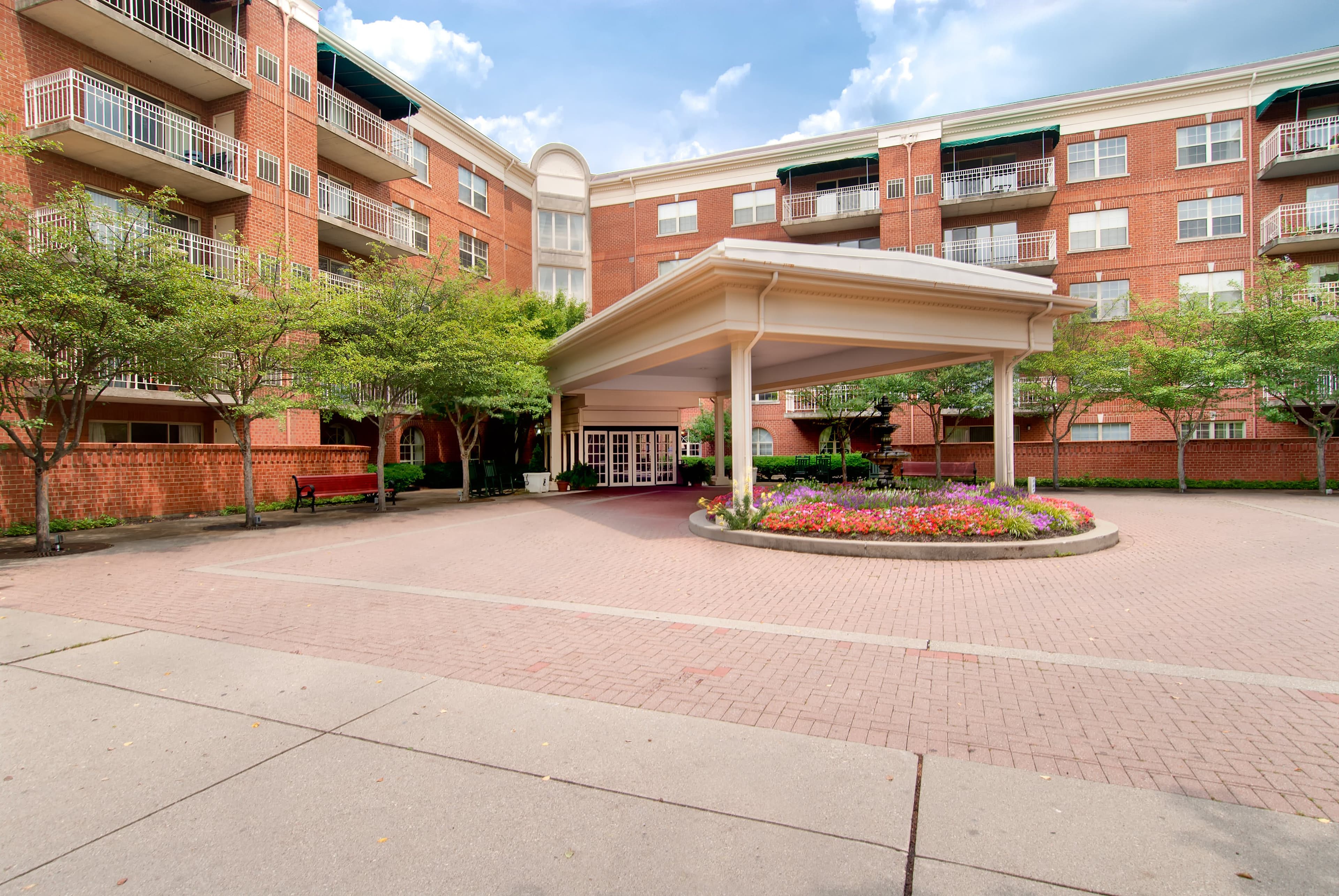 Seasons Courtyard in Cincinnati, OH - Main View