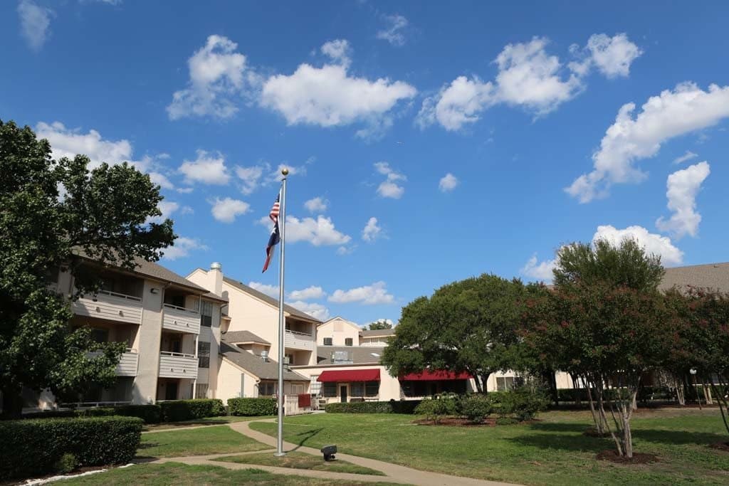 Serenity Apartments At Dallas in Dallas, TX - Main View
