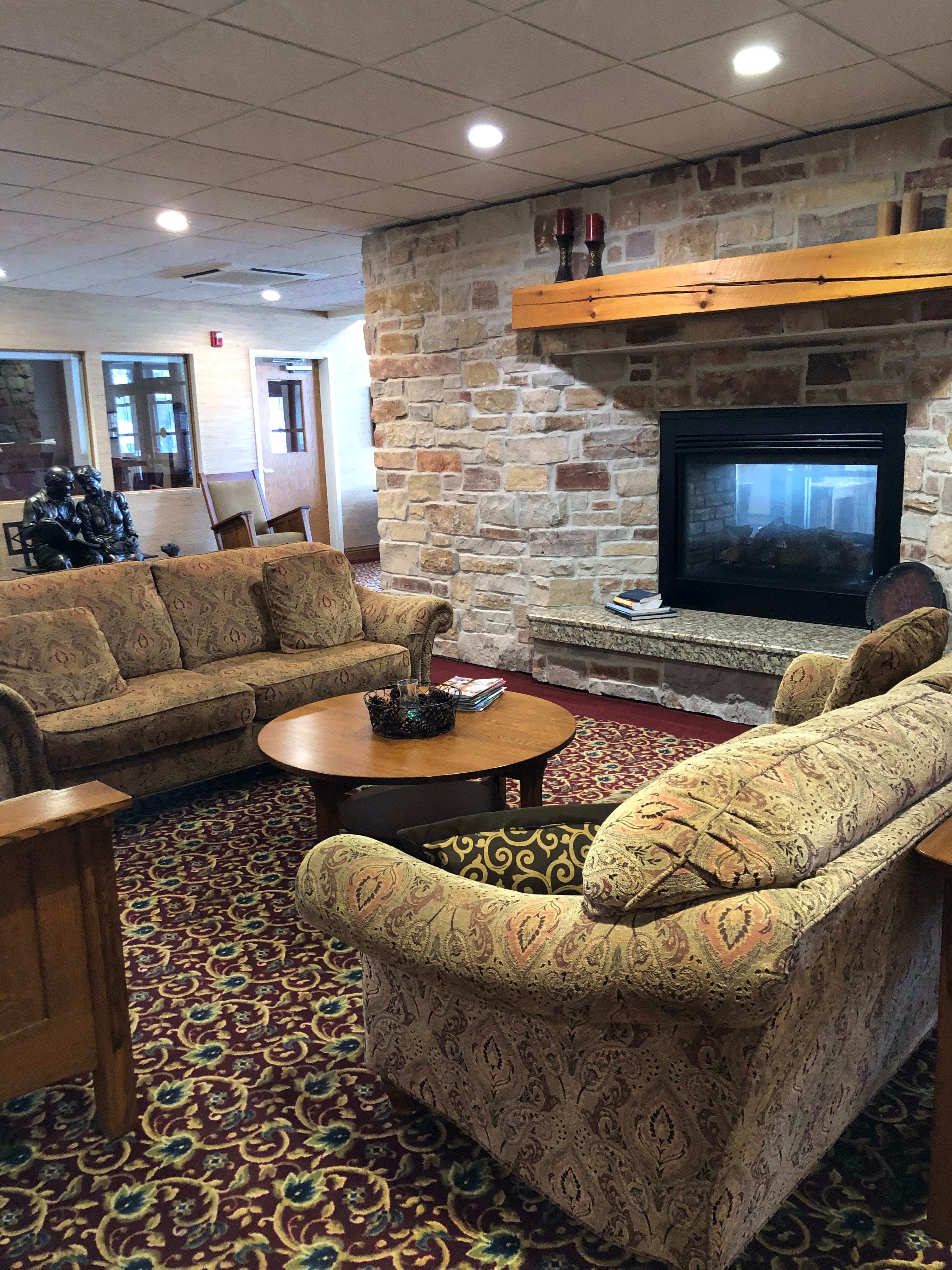Sherwood Lodge Assisted Living in Williams Bay, WI