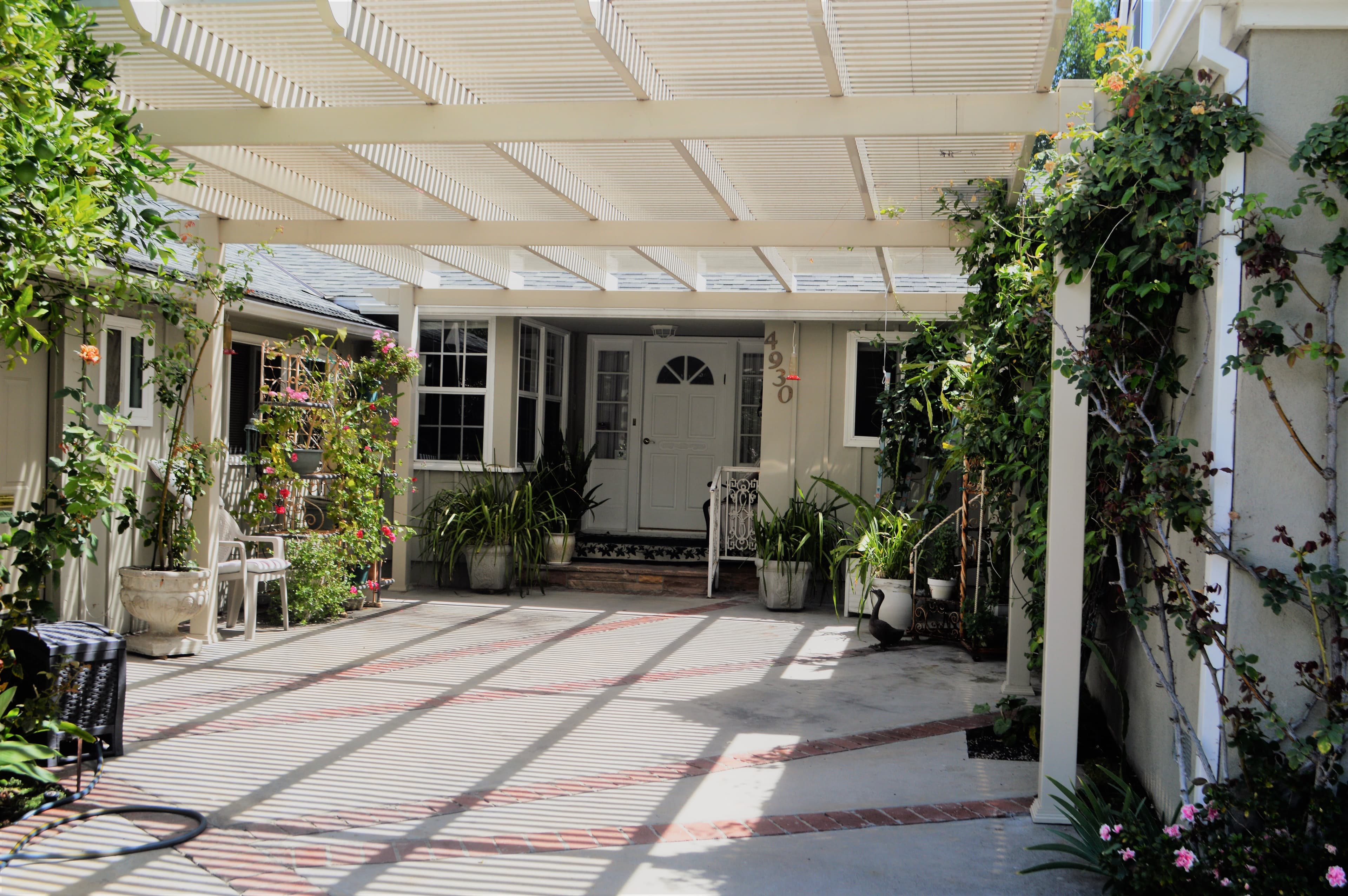 Encino Gardens in Encino, CA - Main View