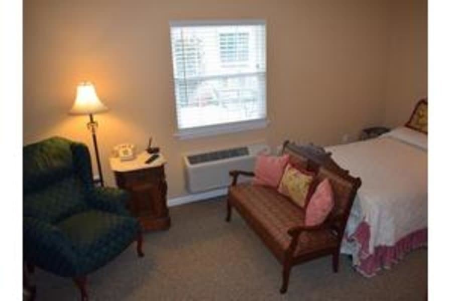 Southern Manor Retirement Inn in Statesboro, GA - Main View