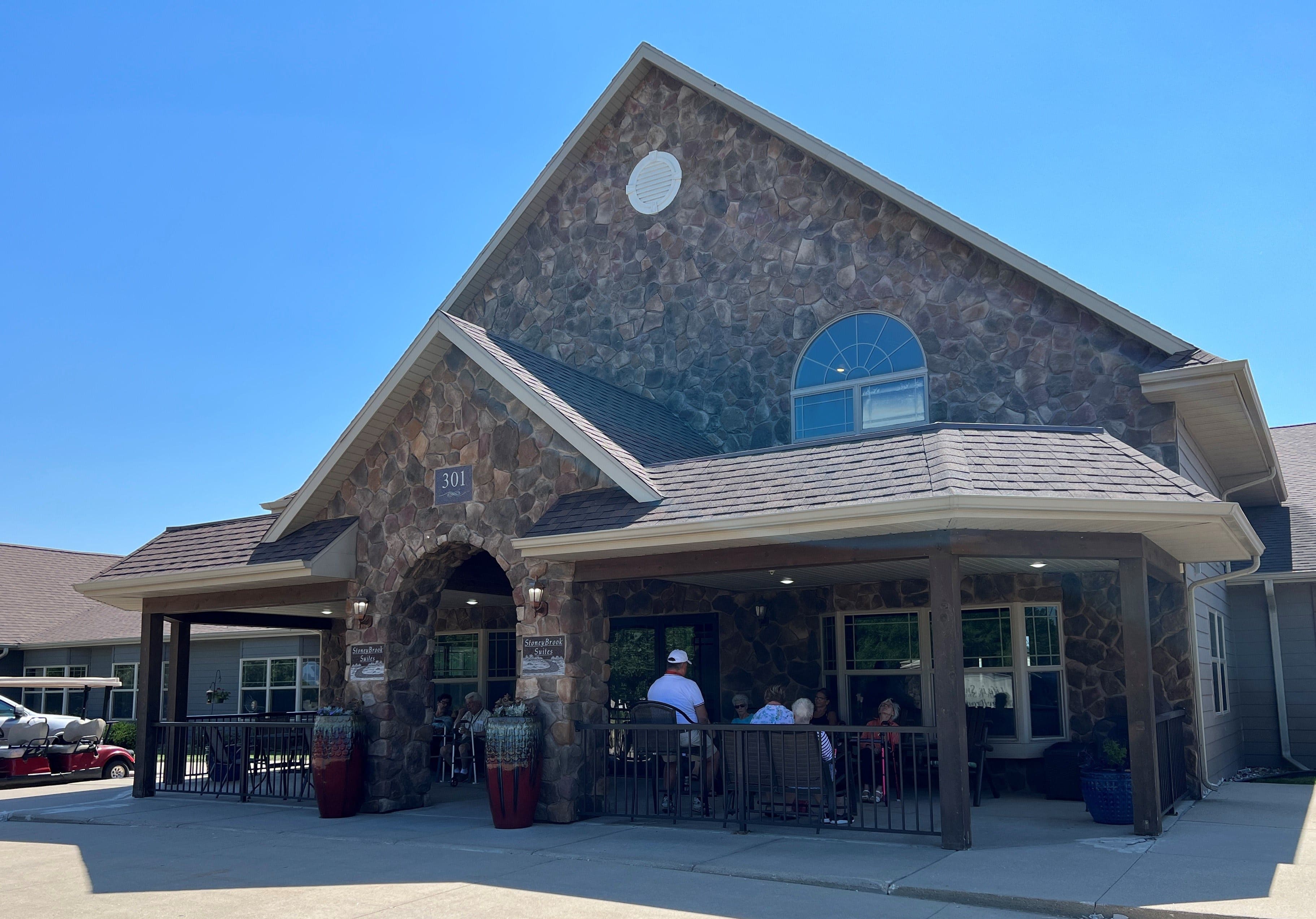 StoneyBrook Suites Dakota Dunes - Senior living in Dakota Dunes, South Dakota