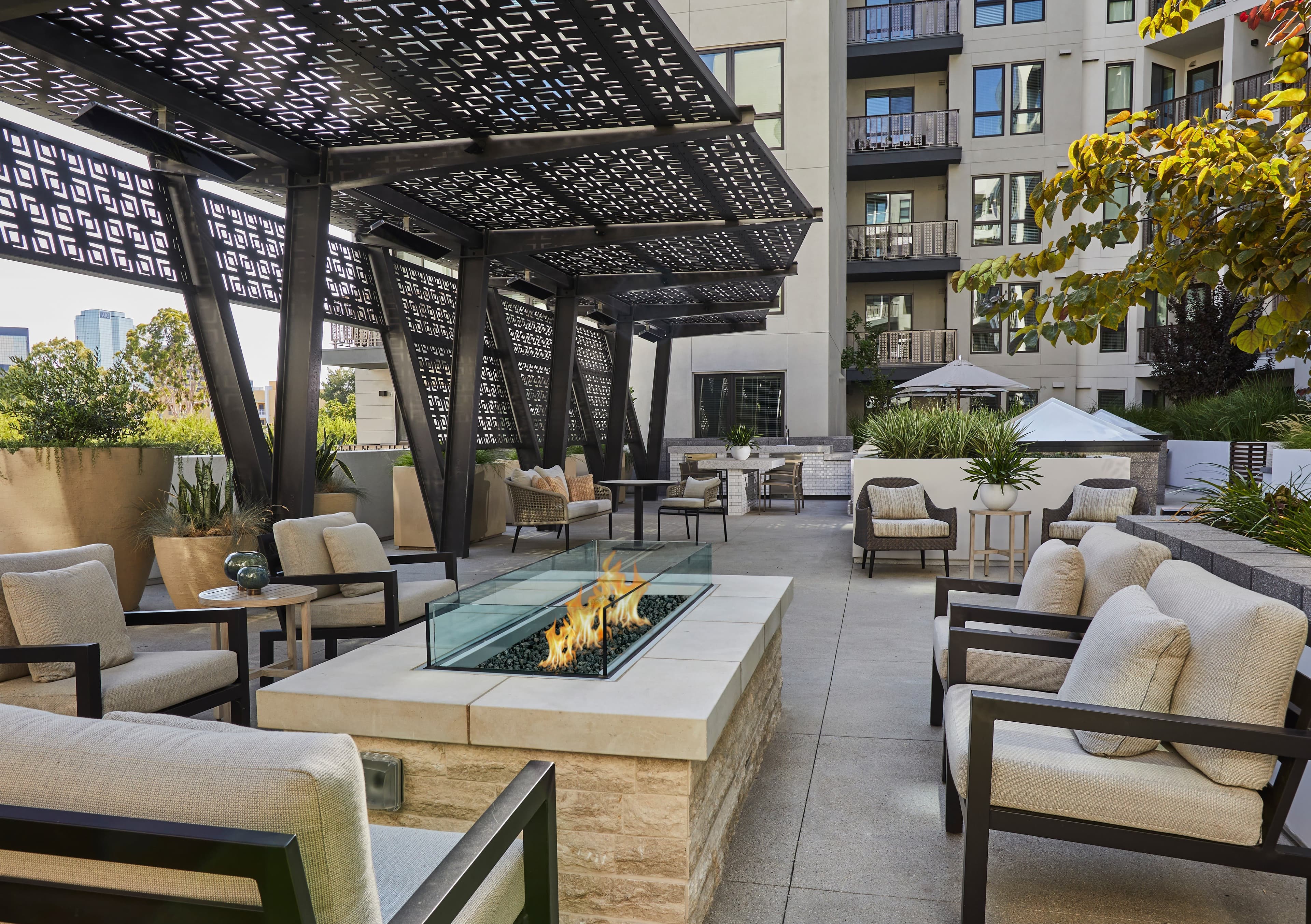 The Variel Of Woodland Hills in Woodland Hills, CA - Main View