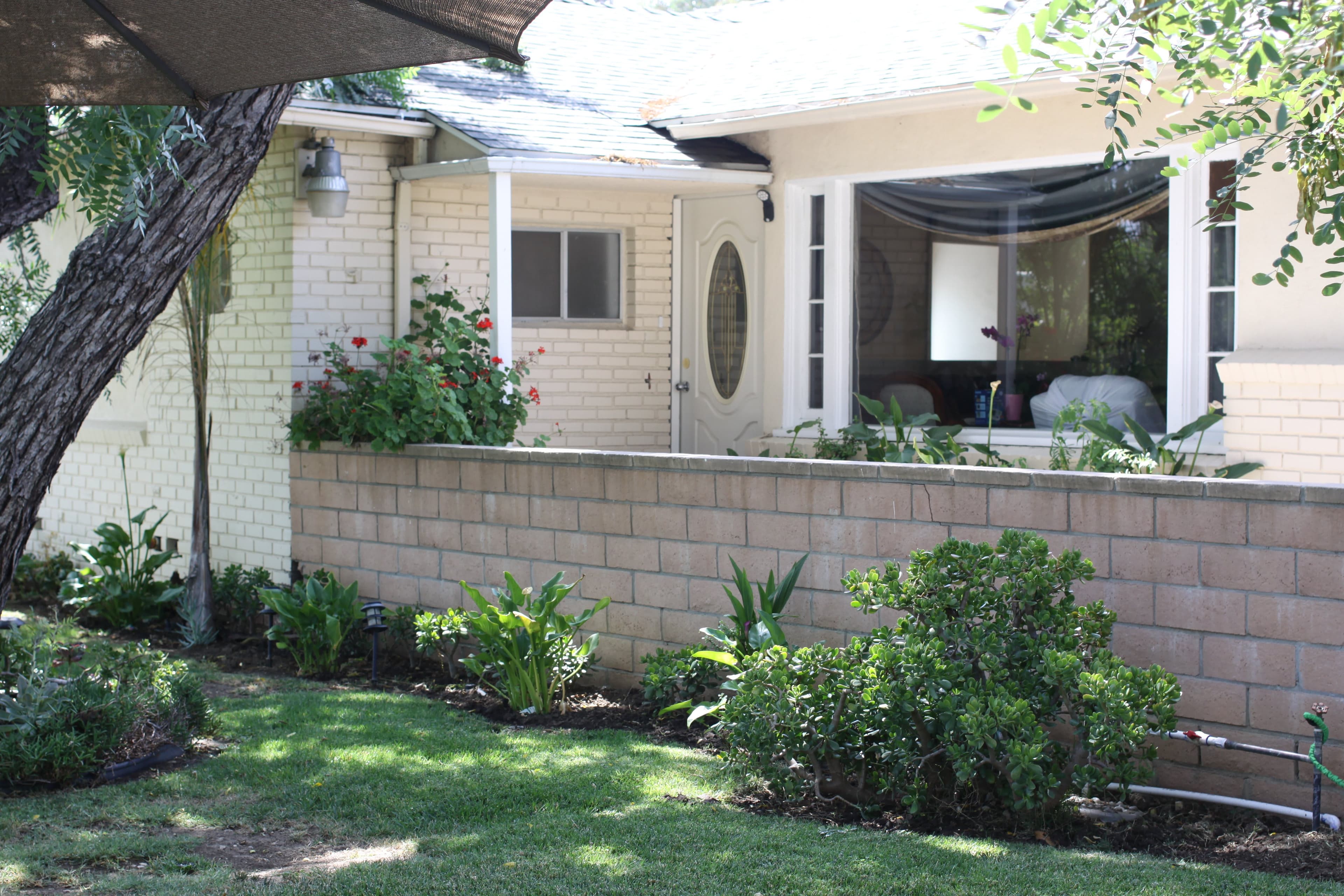 Woodland Hills Manor in Woodland Hills, CA