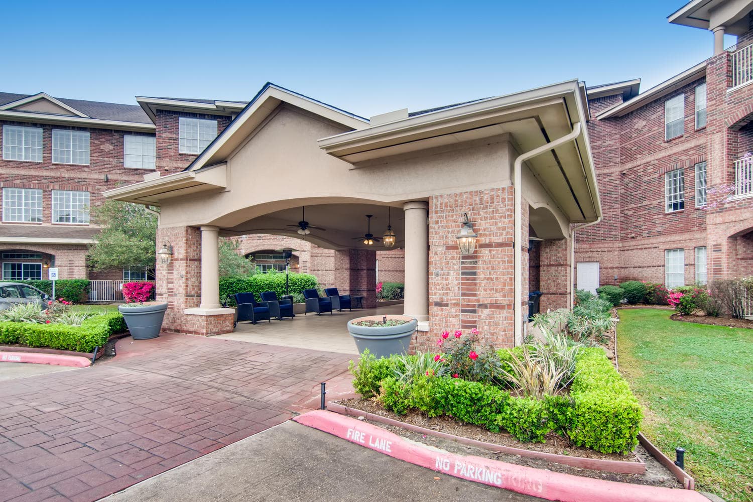 Terraces Kingwood Town Center in Kingwood, TX - Main View