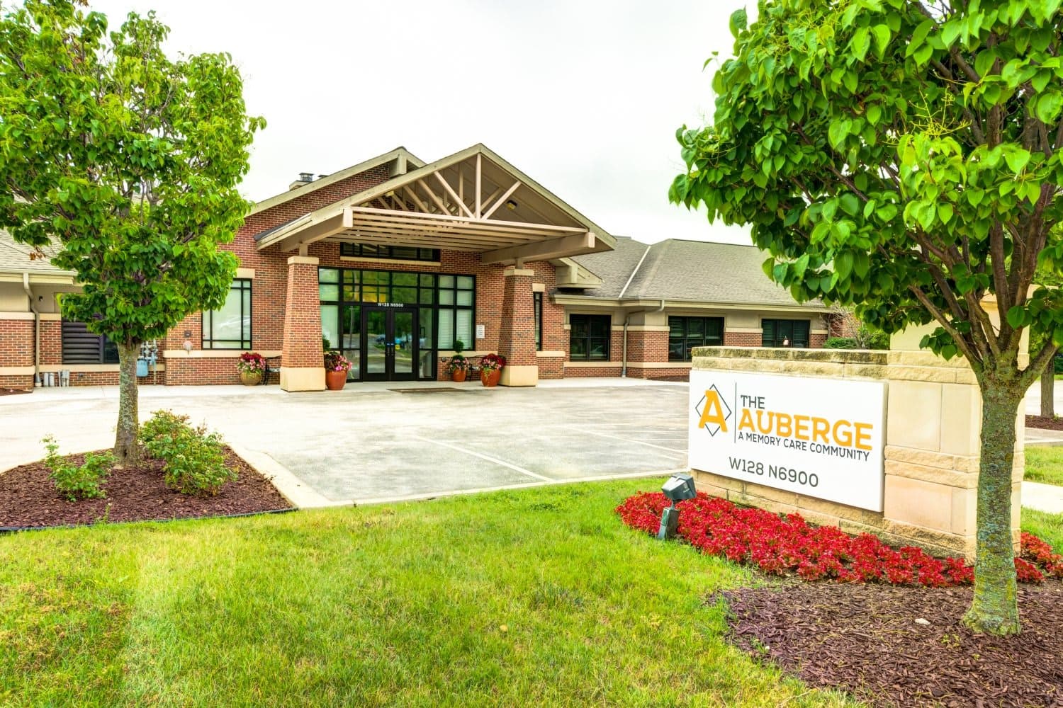 The Auberge at Oak Village in Menomonee Falls, WI - Main View