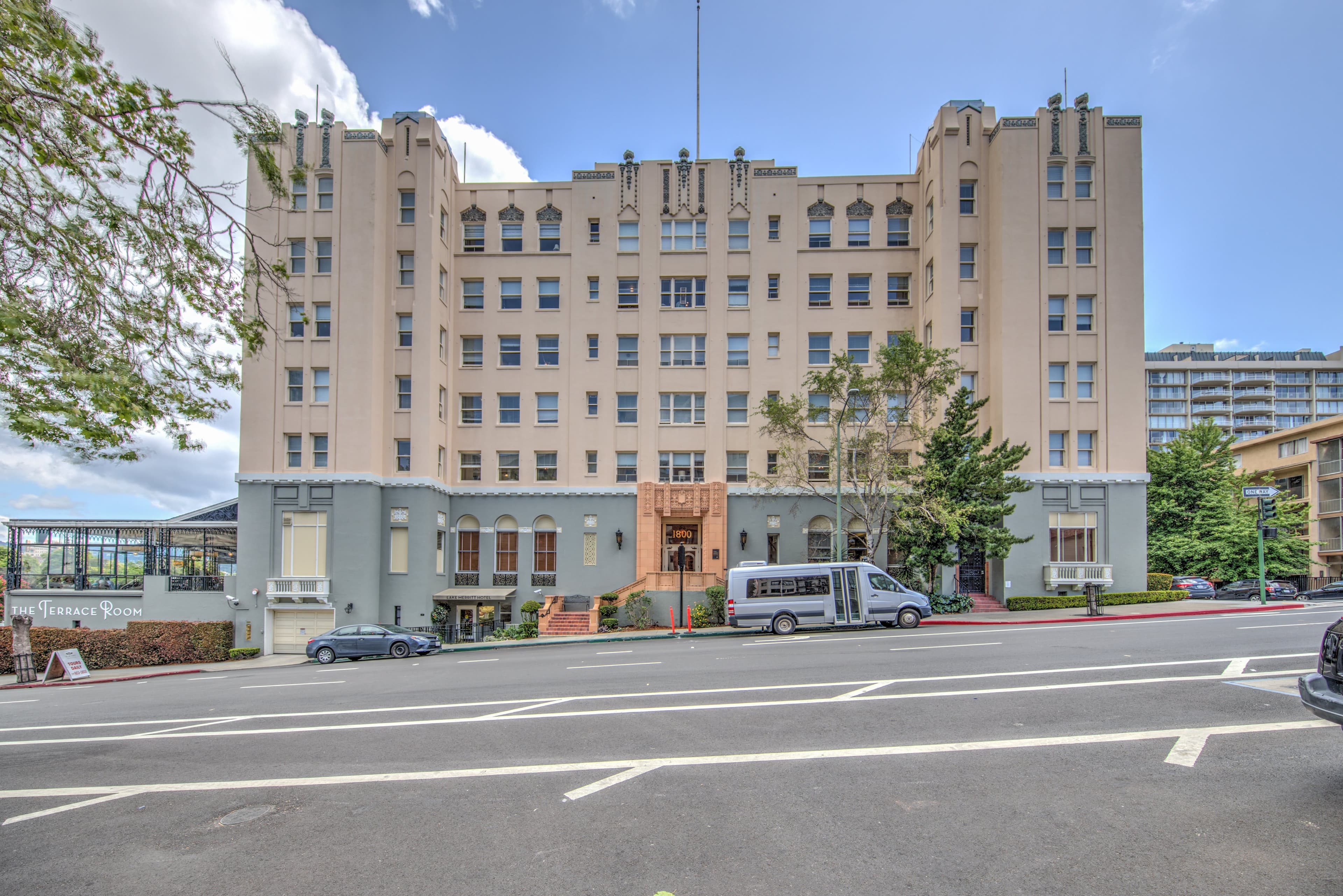 The Lake Merritt Apartments in Oakland, CA - Main View