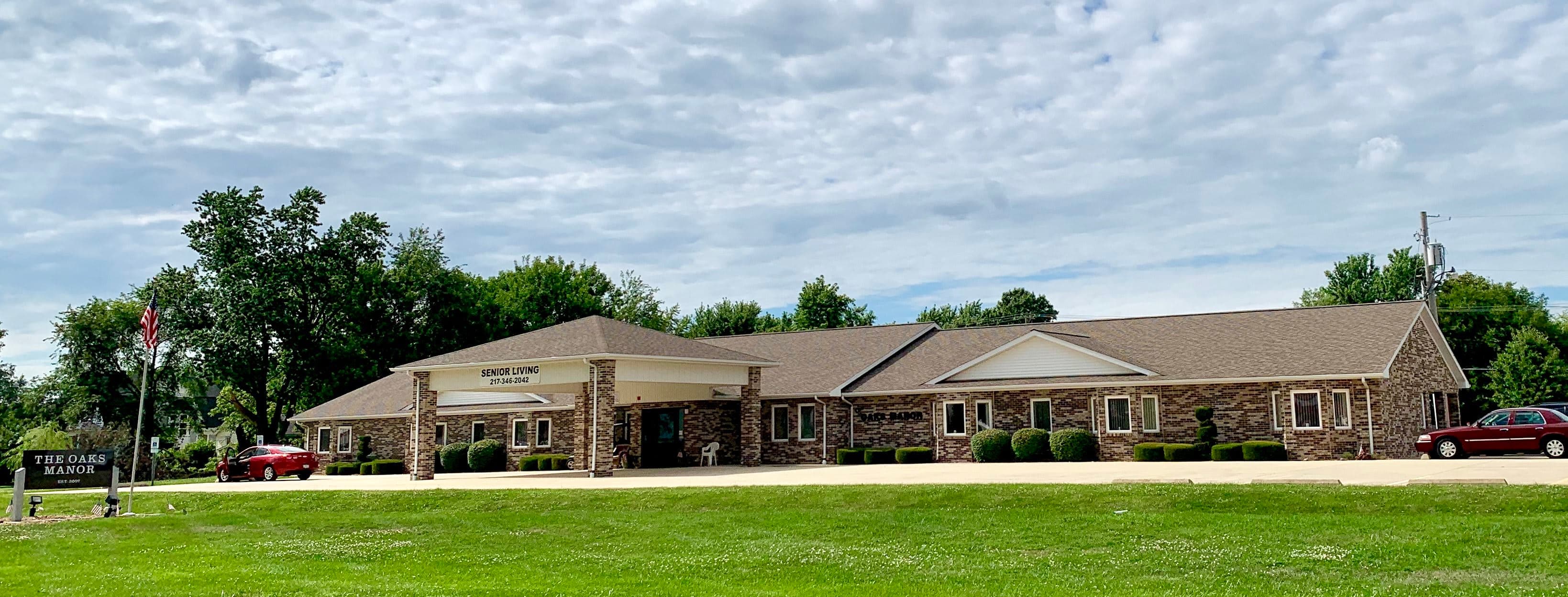 The Oaks Manor in Oakland, IL - Main View