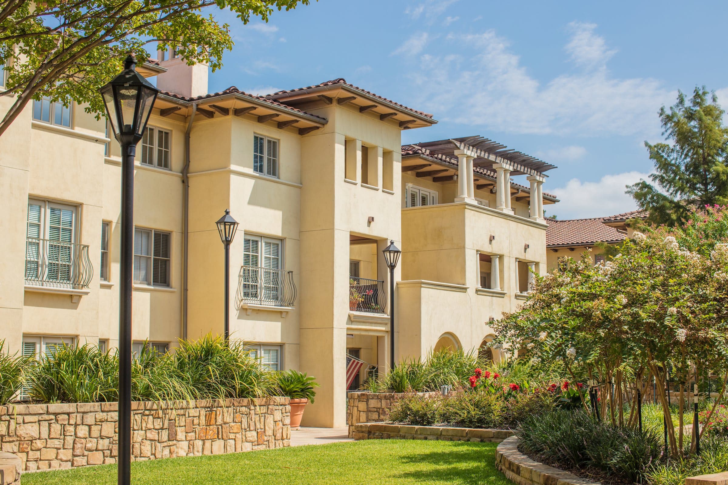 The Plaza at Edgemere in Dallas, TX - Main View