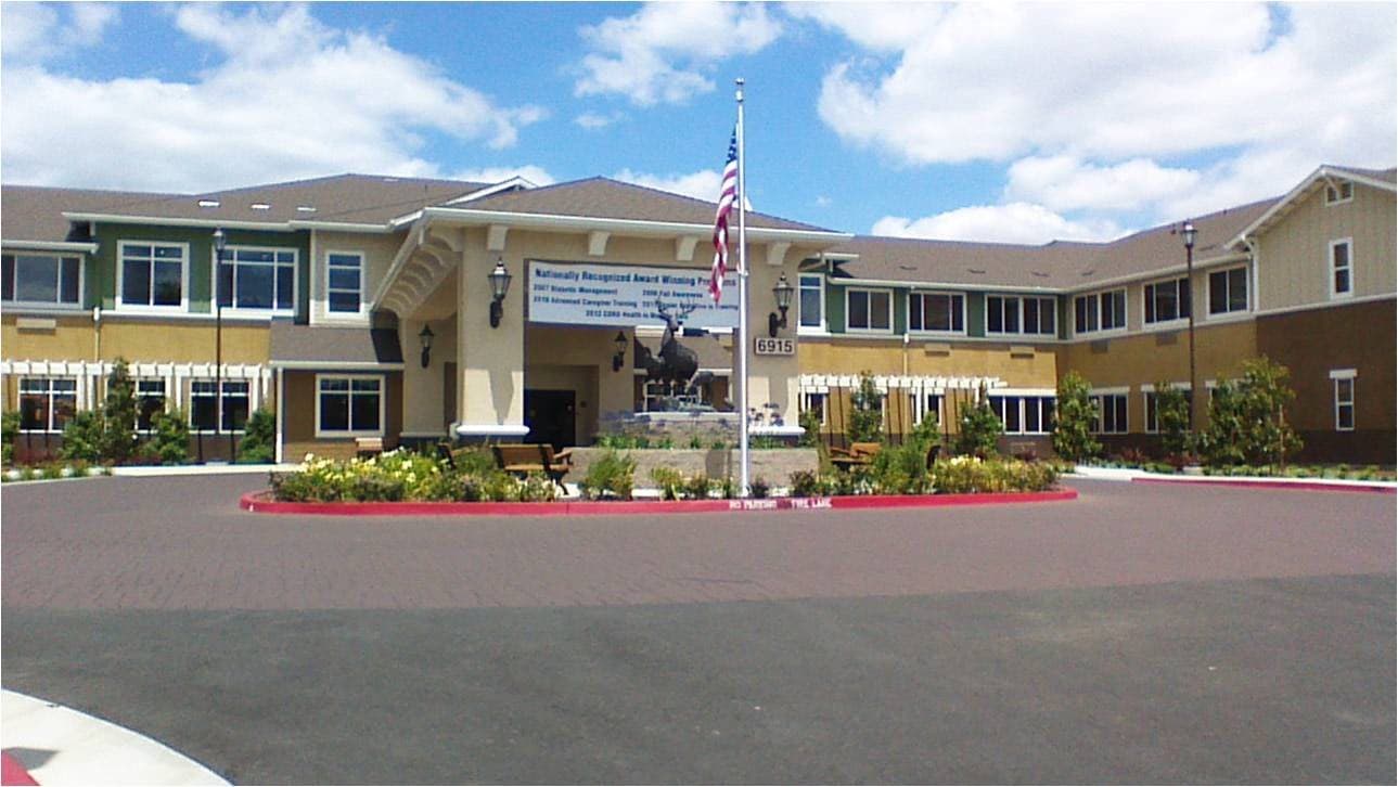 Carlton Senior Living Elk Grove in Elk Grove, CA - Main View