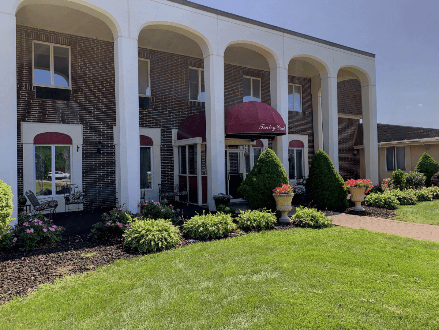 Tinley Court Catered Senior Living in Tinley Park, IL