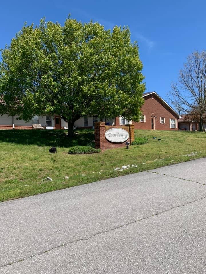 Twin Oaks Assisted Living - Senior living in New Castle, Kentucky