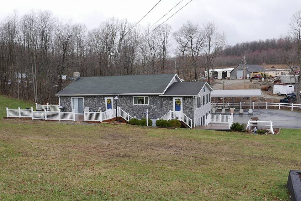Upton's Country Comfort Personal Care Home in Normalville, PA - Main View