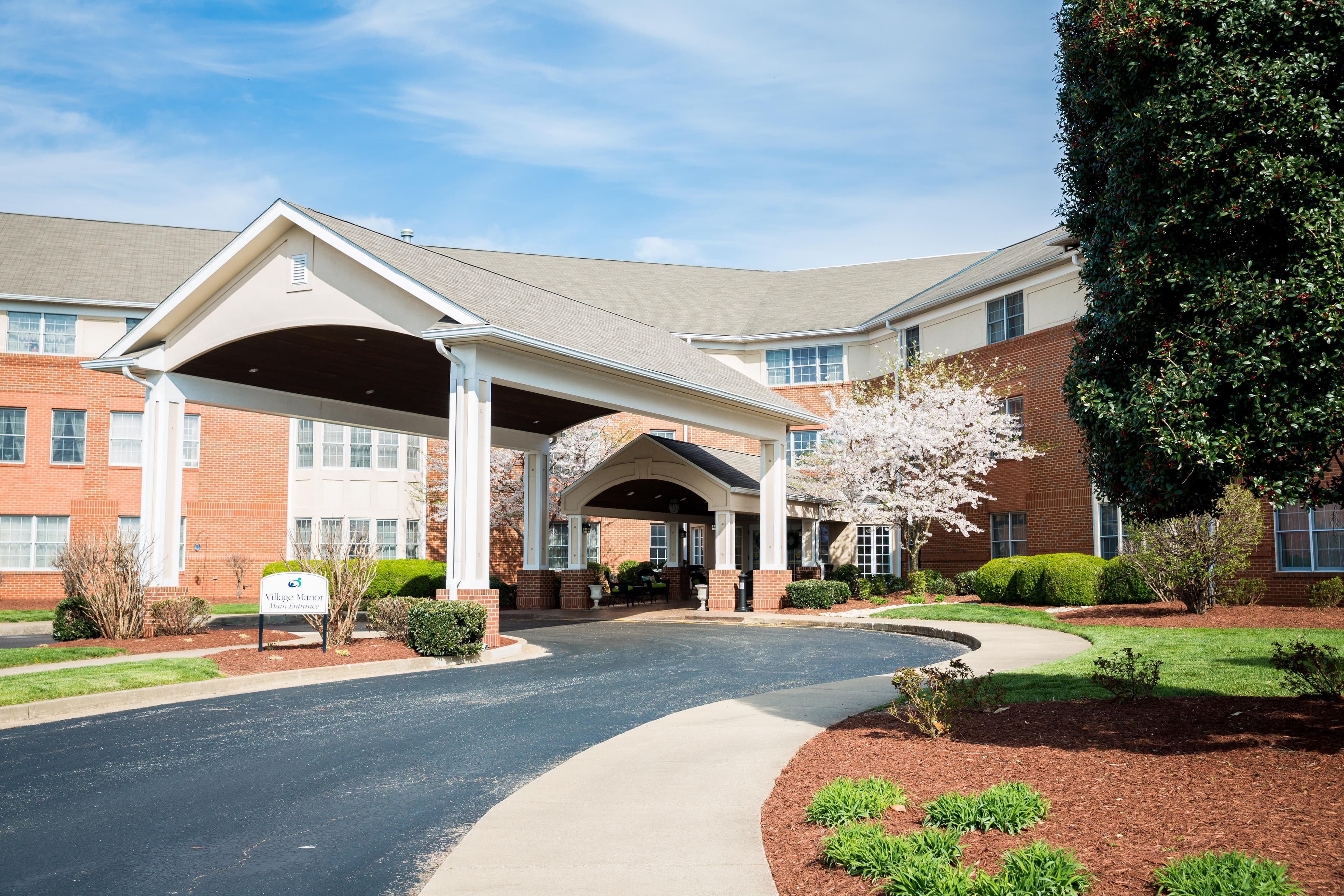 Village Manor in Bowling Green, KY - Main View