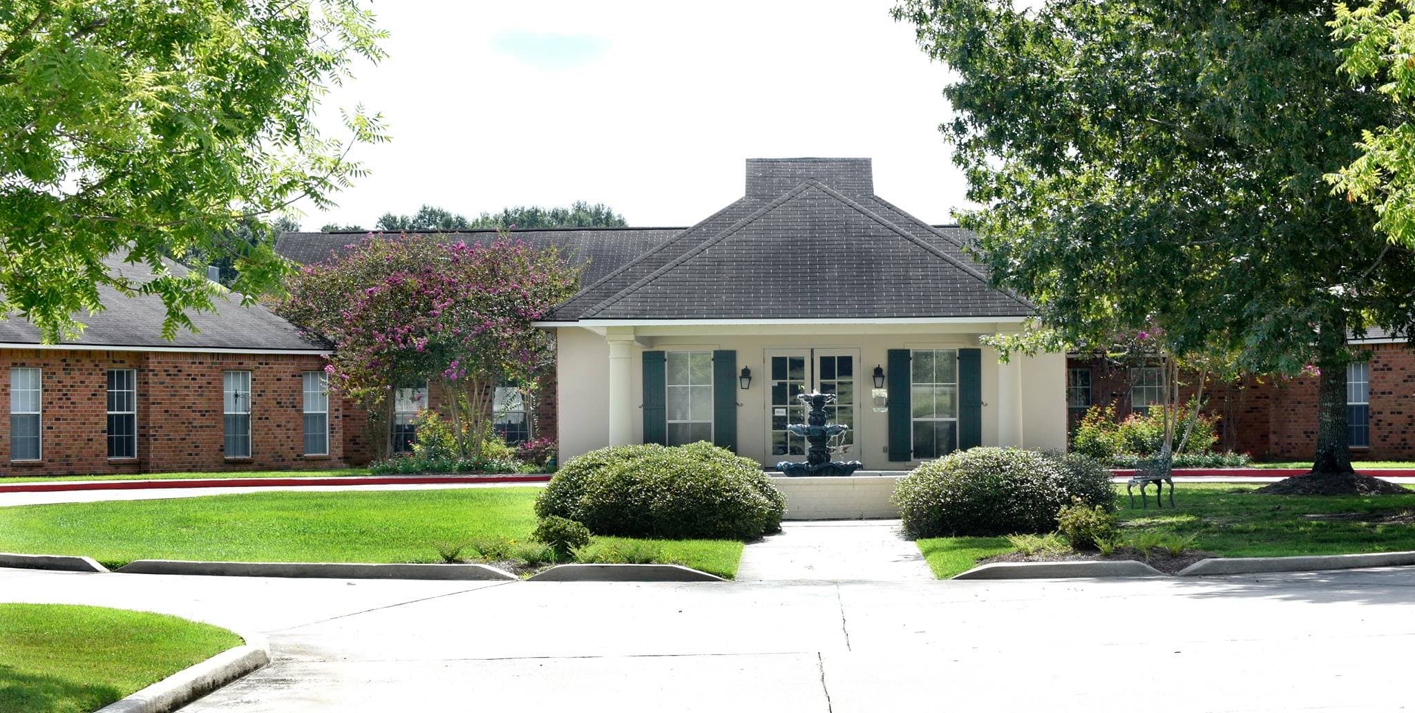 Viva Senior Living at Oakwood in Zachary, LA - Main View