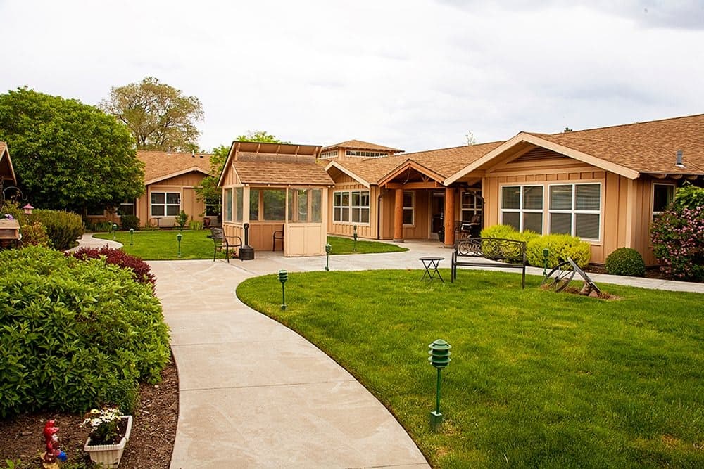 Wildflower Lodge in La Grande, OR - Main View